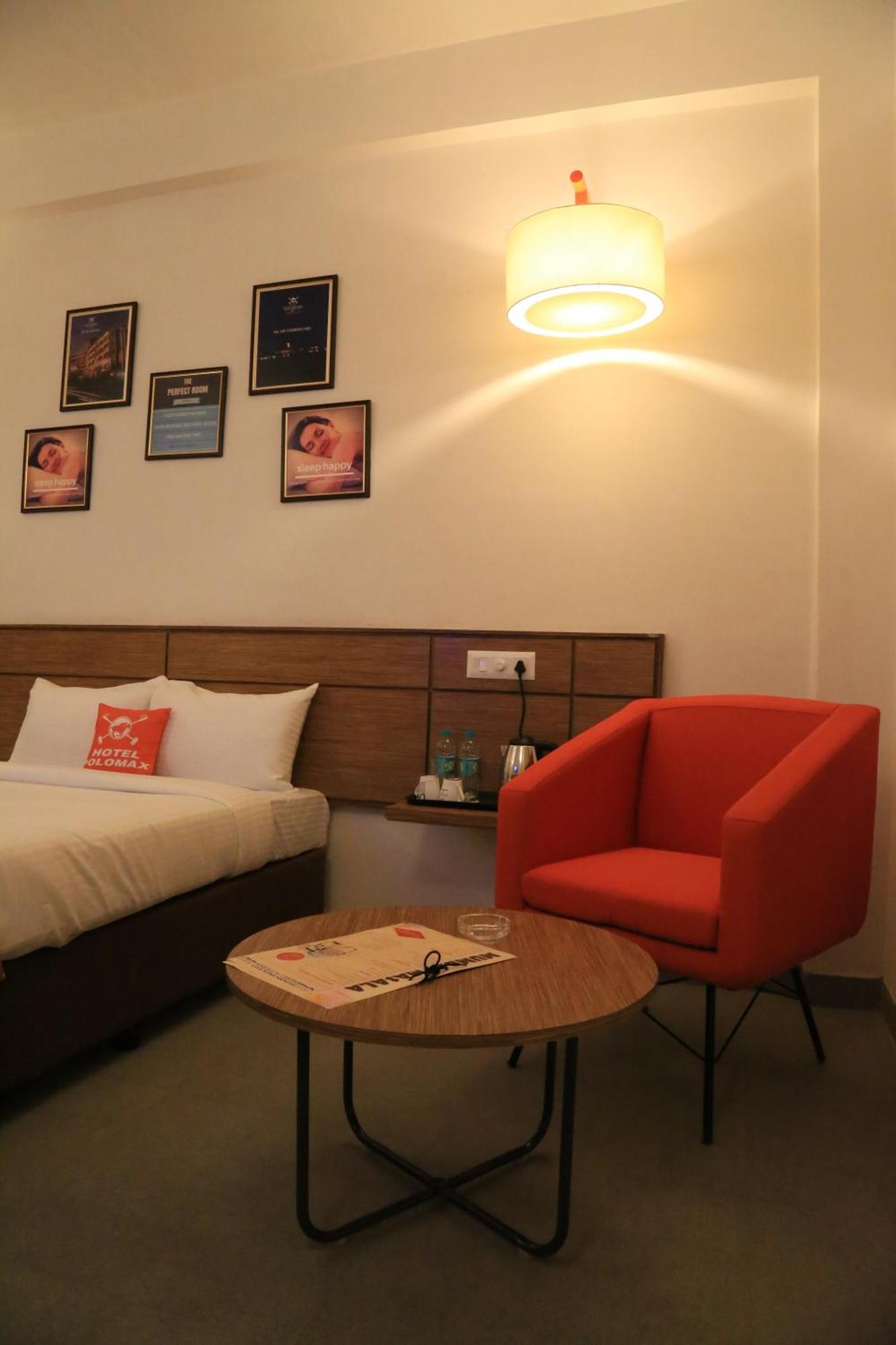 Max Hotels Jabalpur Δωμάτιο φωτογραφία